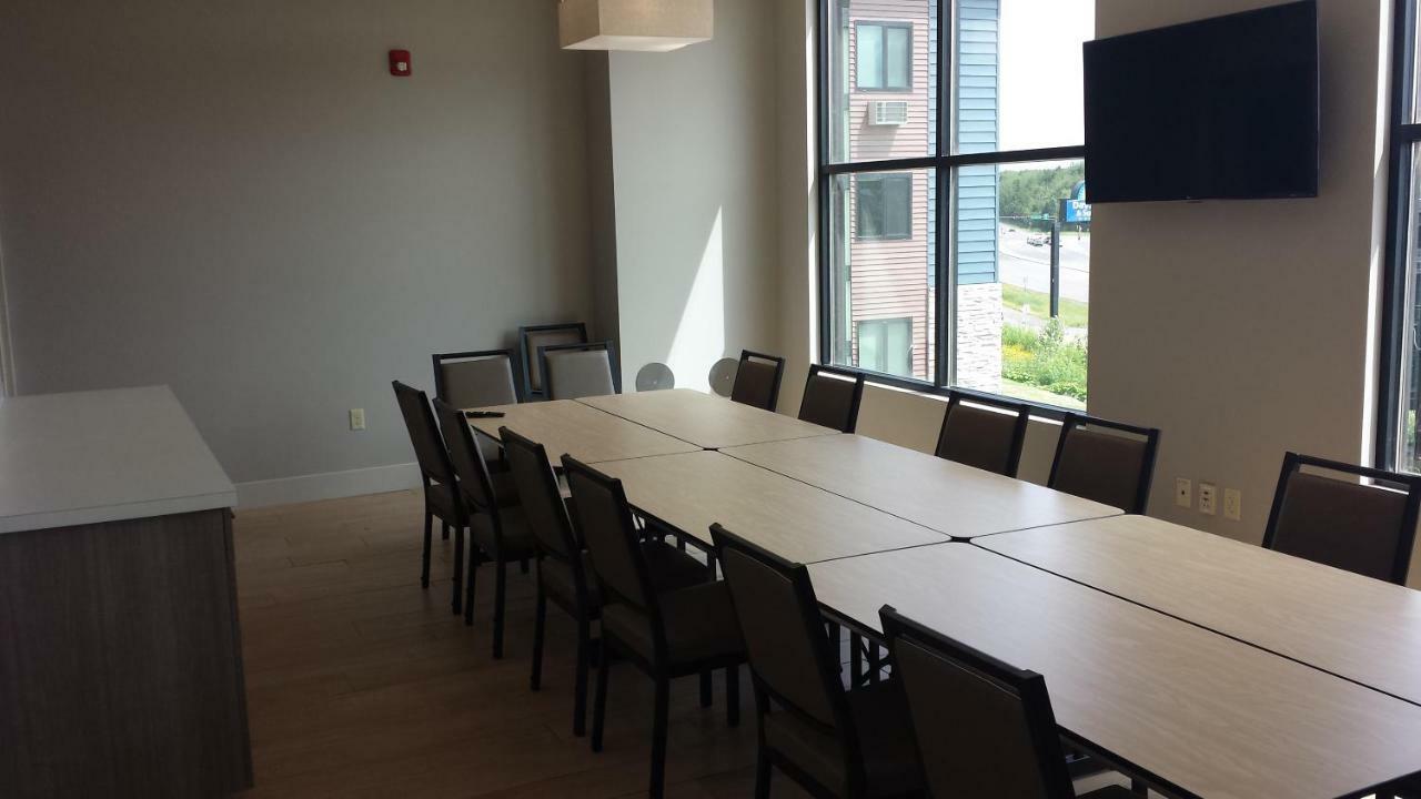 Days Inn & Suites By Wyndham Duluth By The Mall Exteriör bild